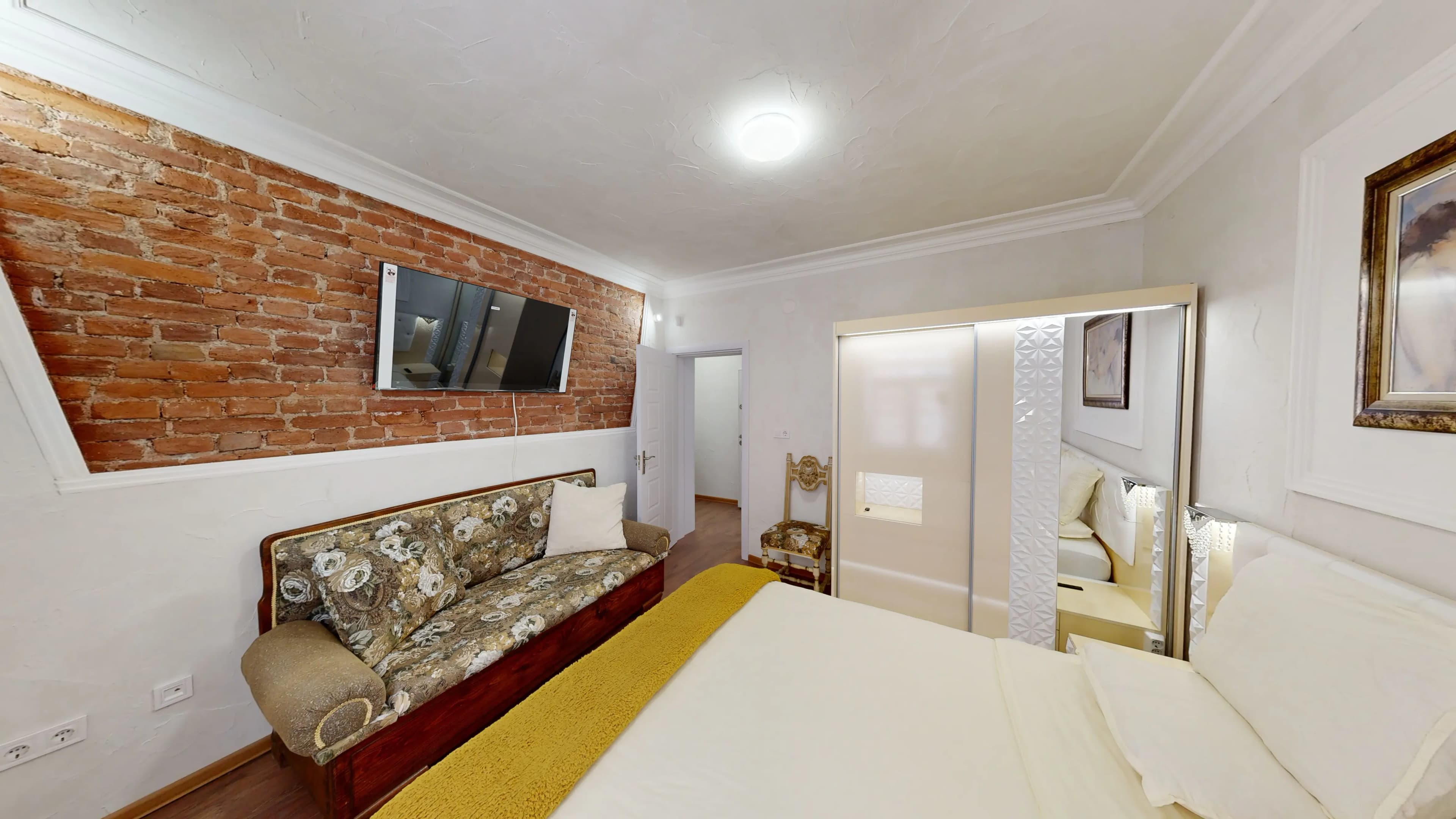 Central Modern 1BR Apartment - Image 1