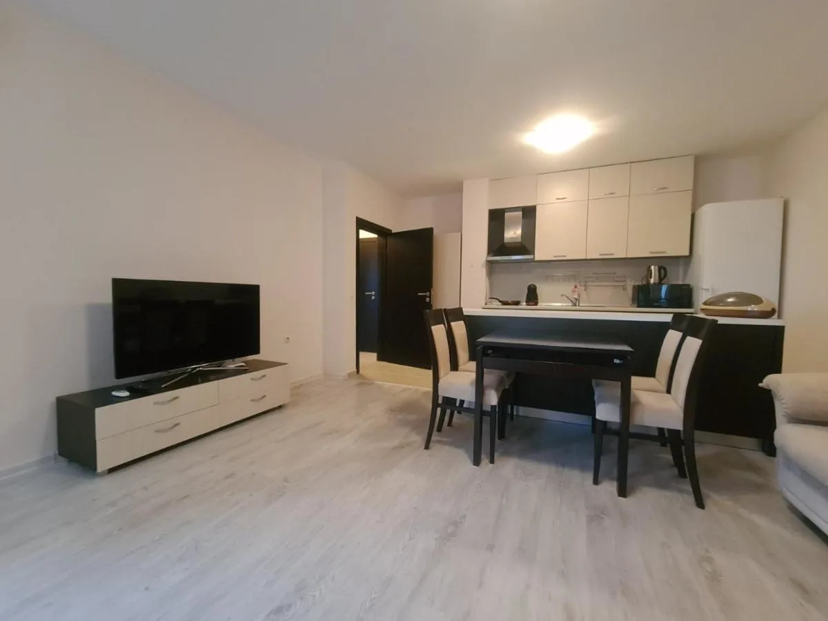 Modern 1BR Apartment with Sea View - Image 1